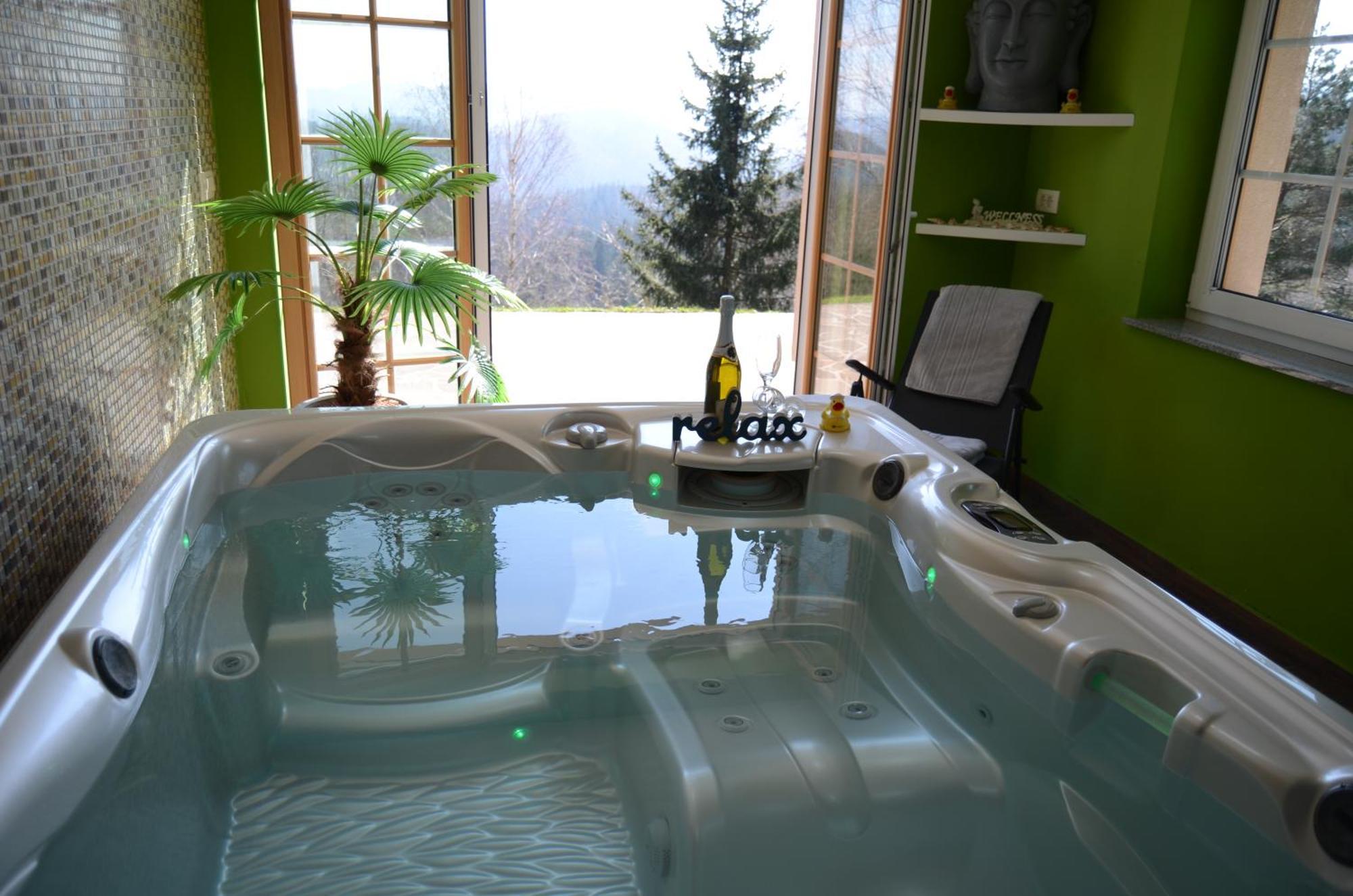 Holiday Home With Hot Tub And Sauna Sabina Rovte Exterior photo