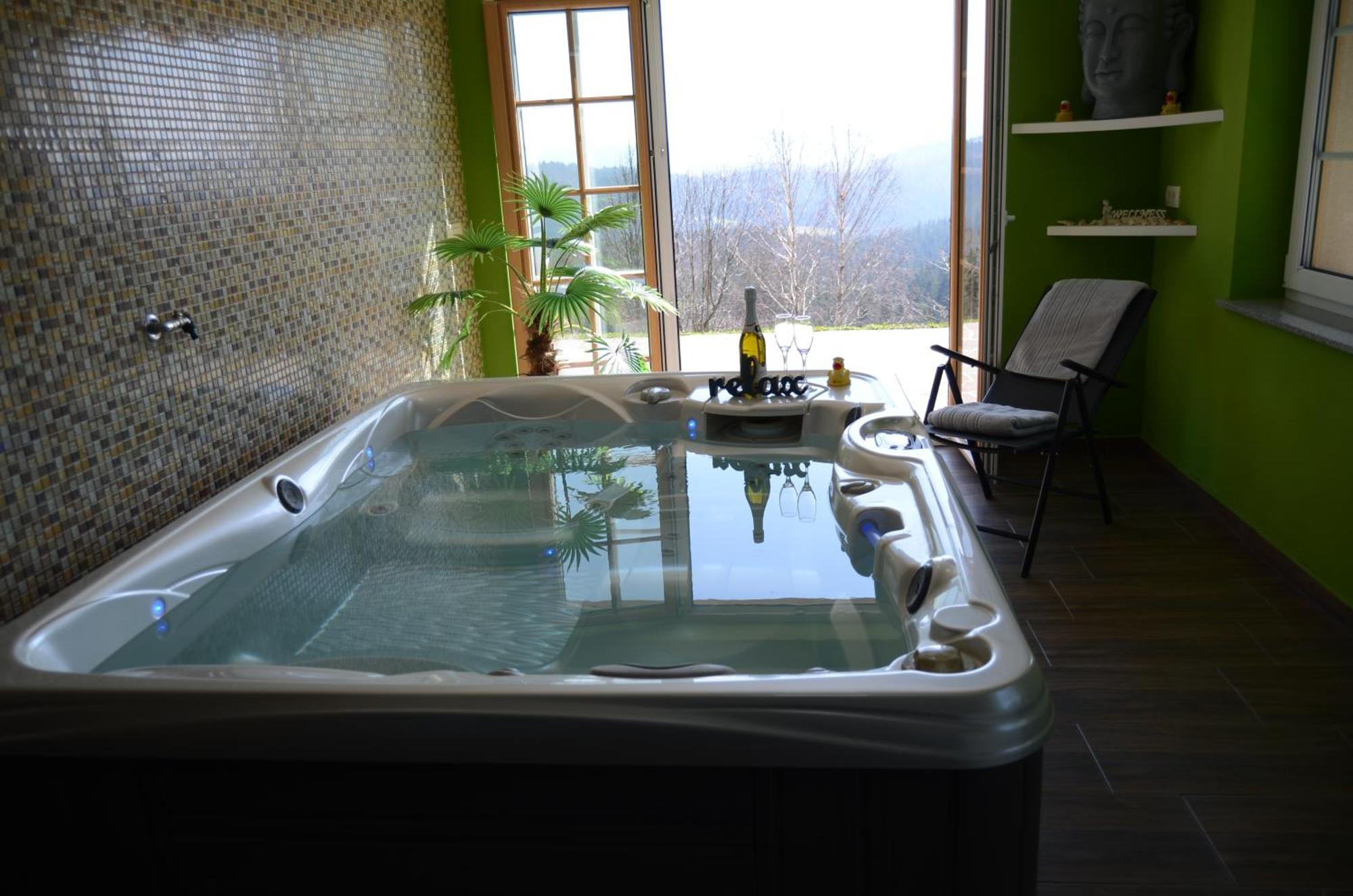 Holiday Home With Hot Tub And Sauna Sabina Rovte Exterior photo