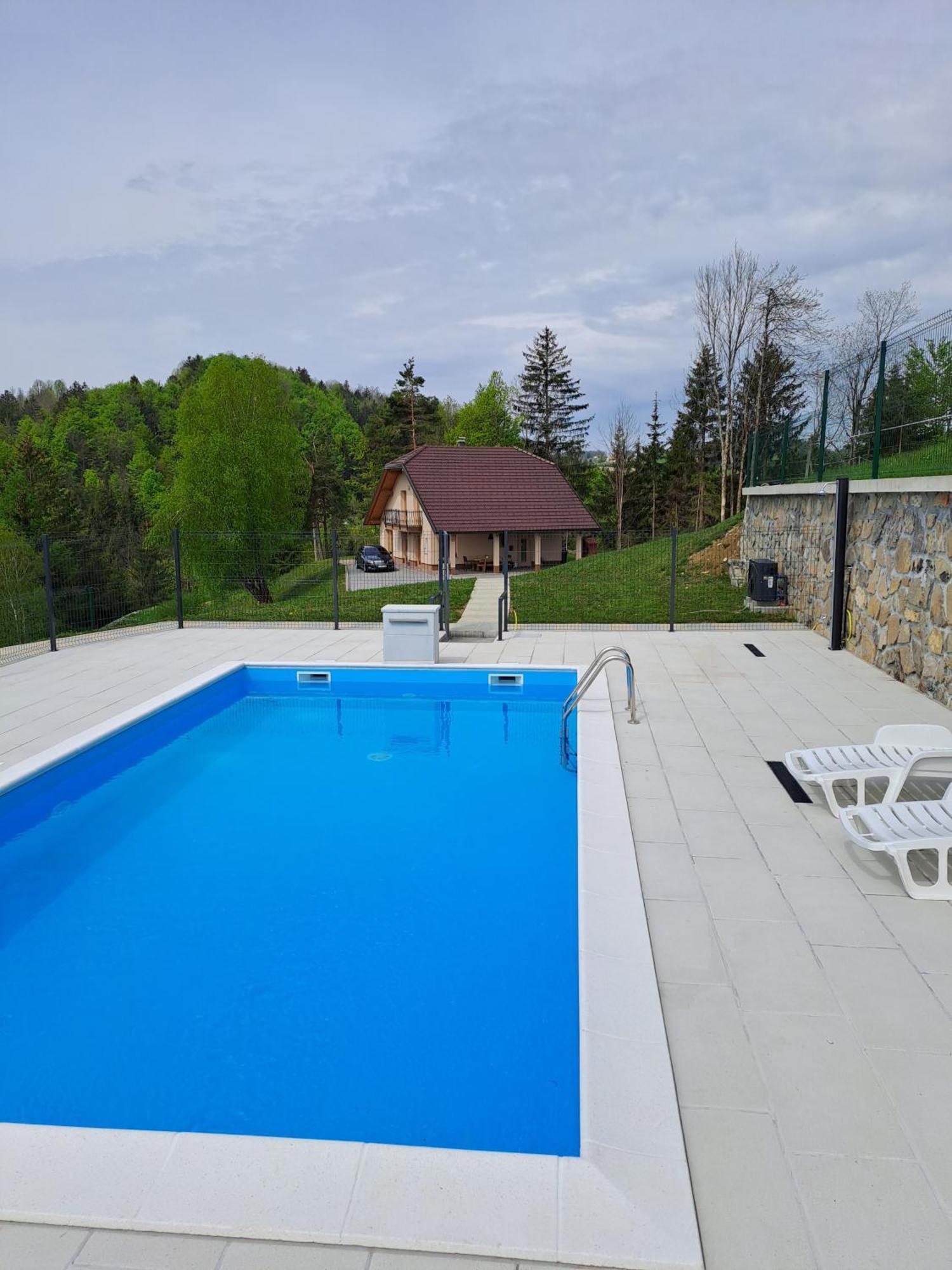 Holiday Home With Hot Tub And Sauna Sabina Rovte Exterior photo